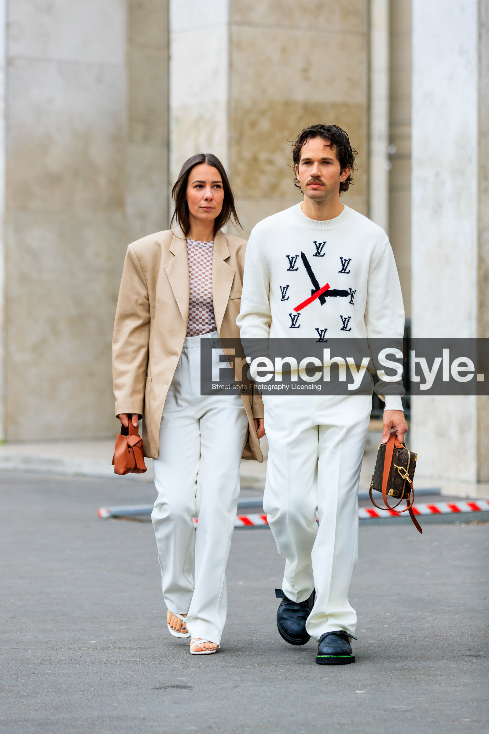 white pullover, white pants, louis vuitton bag, louis vuitton pullover, louis vuitton total look, louis vuitton shoes, monogrammed bag, logo printed bag, logo printed shoes, logo all over, monogrammed shoes, black leather shoes, brown leather bag, jacquard pullover, flare pants, loose pants, light beige jacket, light beige top, beige jacket, beige top, checked top, oversize jacket, acne studios bag, mini bag, hand bag, camel leather bag, JS roques, alice barbier, alice & j.s, fashion week, frenchystyle, FW, jonathan paciullo, street style, PFW, PARIS, SPRING SUMMER 2022, SS 22, vertical, full length