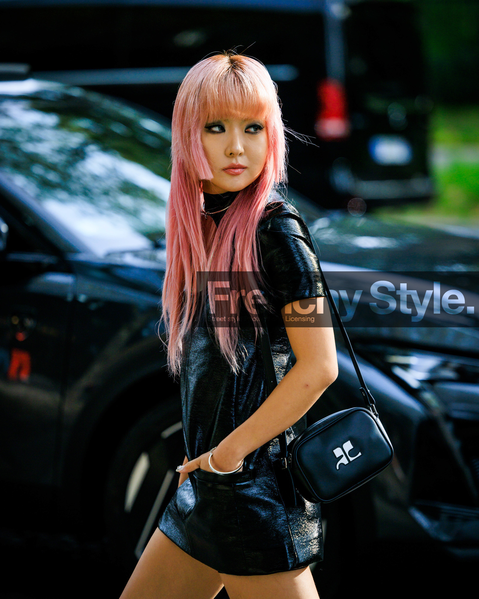 fashion week, frenchystyle, FW, jonathan paciullo, street style, PFW, PARIS, SPRING SUMMER 2024, SS 24, vertical, atmosphere details, detail