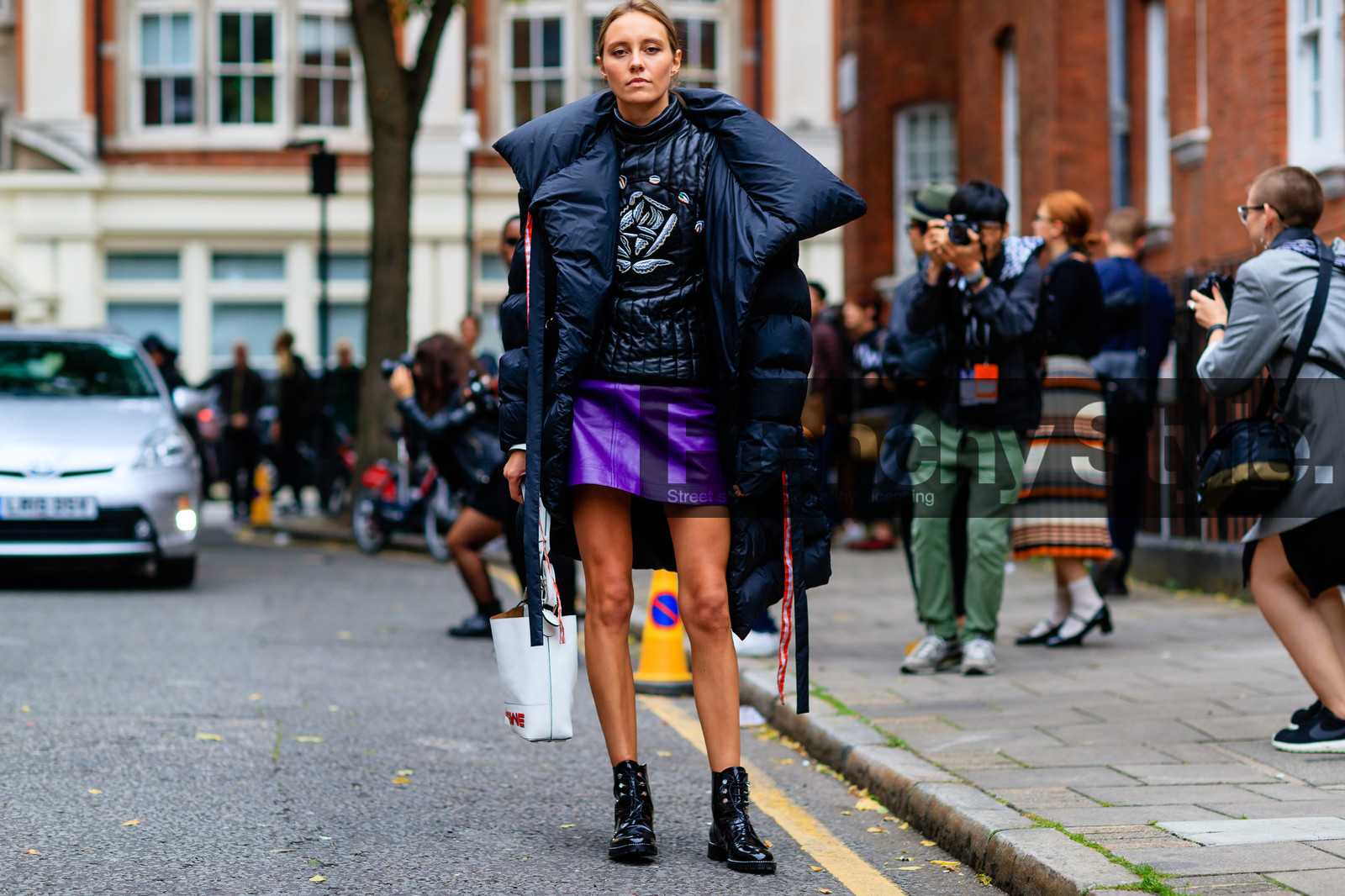atmosphere details, black boots, black coat, detail, down jacket, fashion week, frenchystyle, FW, horizontal, jonathan paciullo, leather bag, leather boots, leather shoes, leather skirt, LFW, loewe, LONDON, oversize, printed bag, purple skirt, SPRING SUMMER 2017, SS 17, street style, white bag, woman