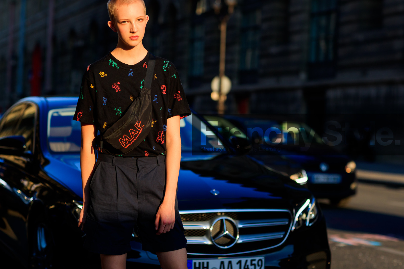 black bag, black short, black t shirt, fanny pack, graphic bag, leather bag, printed bag, printed t shirt, shaved head, tone on tone, total look black, fashion week, frenchystyle, FW, jonathan paciullo, street style, PFW, PARIS, atmosphere details, horizontal, detail, model, AUTUMN WINTER 2018-2019, FALL WINTER 2018-2019, FW 18-19