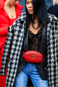 houndstooth printed coat, black coat, white coat, checked coat, lace bra, lace top, corset top, leopard printed top, black bra, black top, lurex jacket, sequins jacket, silvered jacket, red leather bag, red leather belt, belt bag, quilted bag, quilted belt, gucci bag, gucci belt, fashion week, frenchystyle, FW, jonathan paciullo, street style, AUTUMN WINTER 2020-2021, FALL WINTER 2020-2021, FW 20-21, vertical, atmosphere details, detail, NYFW, NEW YORK