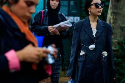 dark grey jacket, crossbody bag, mini bag, silvered bag, black sunglasses, close up detail, fashion week, frenchystyle, FW, jonathan paciullo, street style, SPRING SUMMER 2020, SS 20, PFW, PARIS, horizontal, atmosphere details, detail
