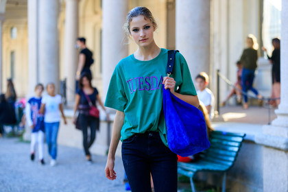 atmosphere details, black pants, blue bag, detail, fashion week, frenchystyle, FW, green top, horizontal, jonathan paciullo, leather bag, MFW, MILAN, model, printed t shirt, SPRING SUMMER 2018, SS 18, street style, suede bag, trousers