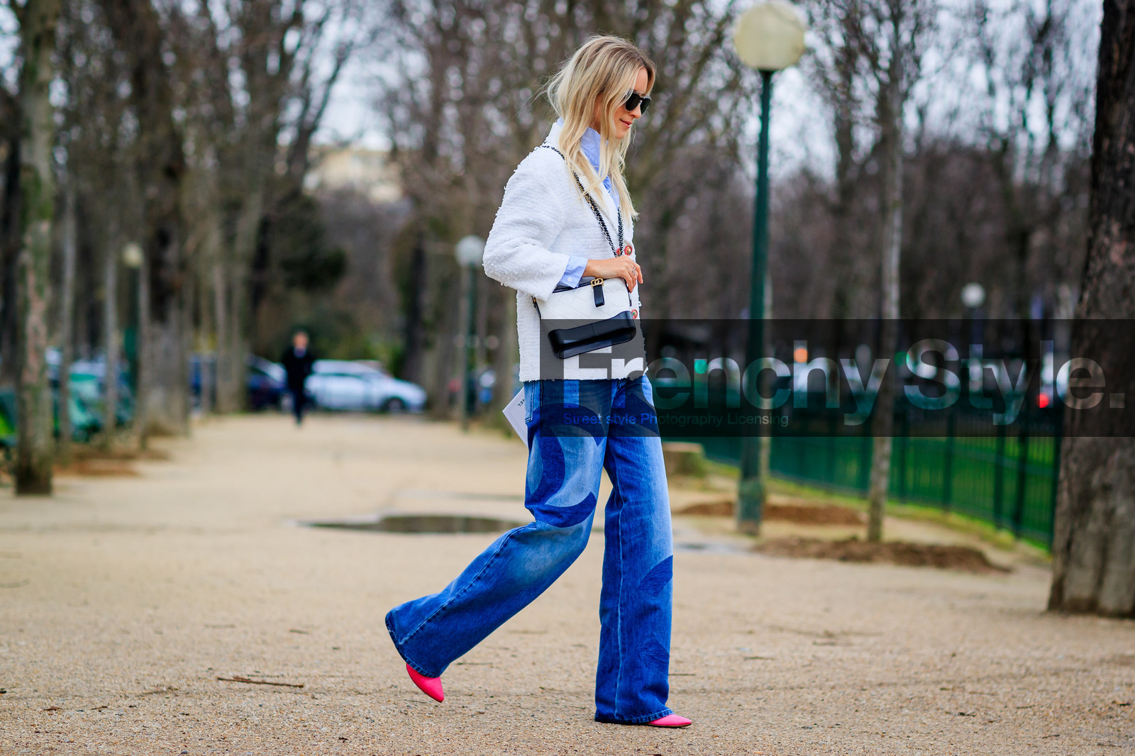 atmosphere details, AUTUMN WINTER 2017-2018, AW 17-18, black and white bag, blue denim, chanel, Charlotte Groeneveld, denim pants, FALL WINTER 2017-2018, fashion week, frenchystyle, full length, FW, FW 17-18, horizontal, jeans, jonathan paciullo, leather bag, leather shoes, PARIS, PFW, pink shoes, street style, sunglasses, trousers, white jacket