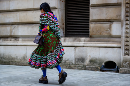brown shoes, graphic dress, leather bag, leather shoes, multicolor dress, polka dot, printed dress, purple bag, ruffles, susie lau, tights, wedges, street style, jonathan paciullo, FW, frenchystyle, fashion week, LFW, LONDON, AUTUMN WINTER 2019-2020, AW 19-20, FW 19-20, FALL WINTER 2019-2020, horizontal, atmosphere details, full length