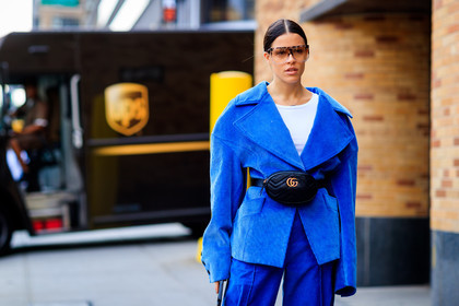 atmosphere details, balenciaga, black bag, blazer, blue jacket, blue pants, blue suit, detail, fanny pack, fashion week, frenchystyle, FW, gucci, horizontal, jonathan paciullo, leather bag, NEW YORK, NYFW, oversize, SPRING SUMMER 2018, SS 18, street style, sunglasses, trousers, white t shirt