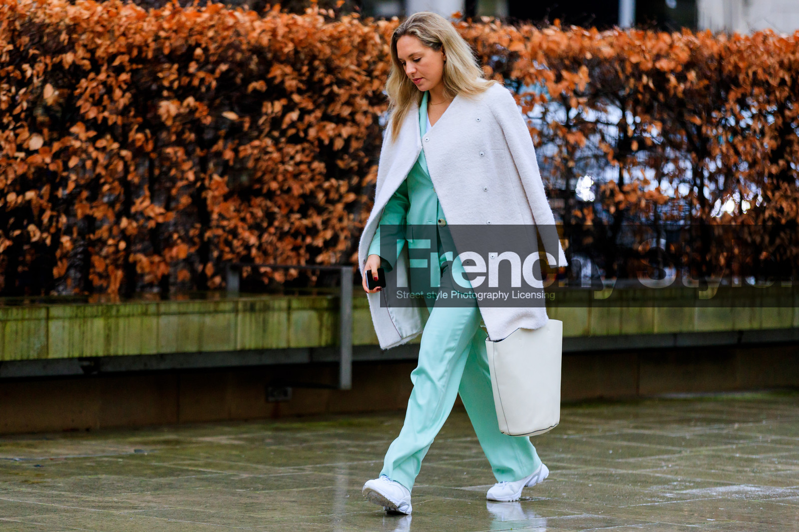 green jacket, green pants, green suit, leather bag, leather shoes, trousers, turquoise, white bag, white coat, white sneakers, street style, jonathan paciullo, FW, frenchystyle, fashion week, LFW, LONDON, AUTUMN WINTER 2018-2019, AW 18-19, FALL WINTER 2018-2019, FW 18-19, horizontal, atmosphere details, full length