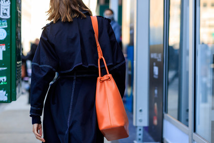 black coat, black turtleneck, leather bag, orange bag, trench coat, street style, jonathan paciullo, FW, frenchystyle, fashion week, NYFW, NEW YORK, AUTUMN WINTER 2018-2019, AW 18-19, FALL WINTER 2018-2019, FW 18-19, atmosphere details, horizontal, detail, model