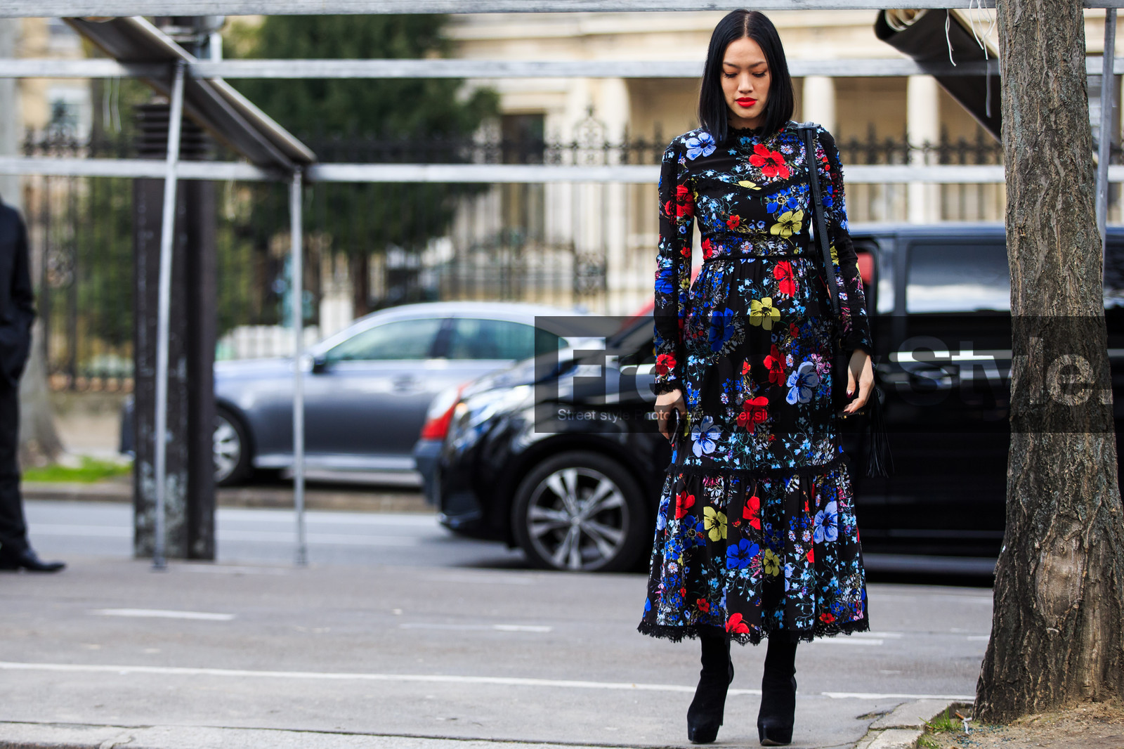 atmosphere details, AUTUMN WINTER 2016-2017, AW 16-17, black bag, black boots, black dress, black shoes, FALL WINTER 2016-2017, fashion week, floral, flower, frenchystyle, full length, FW, FW 16-17, high heels, horizontal, jonathan paciullo, PARIS, PFW, printed dress, street style, suede shoes, Tiffany Hsu