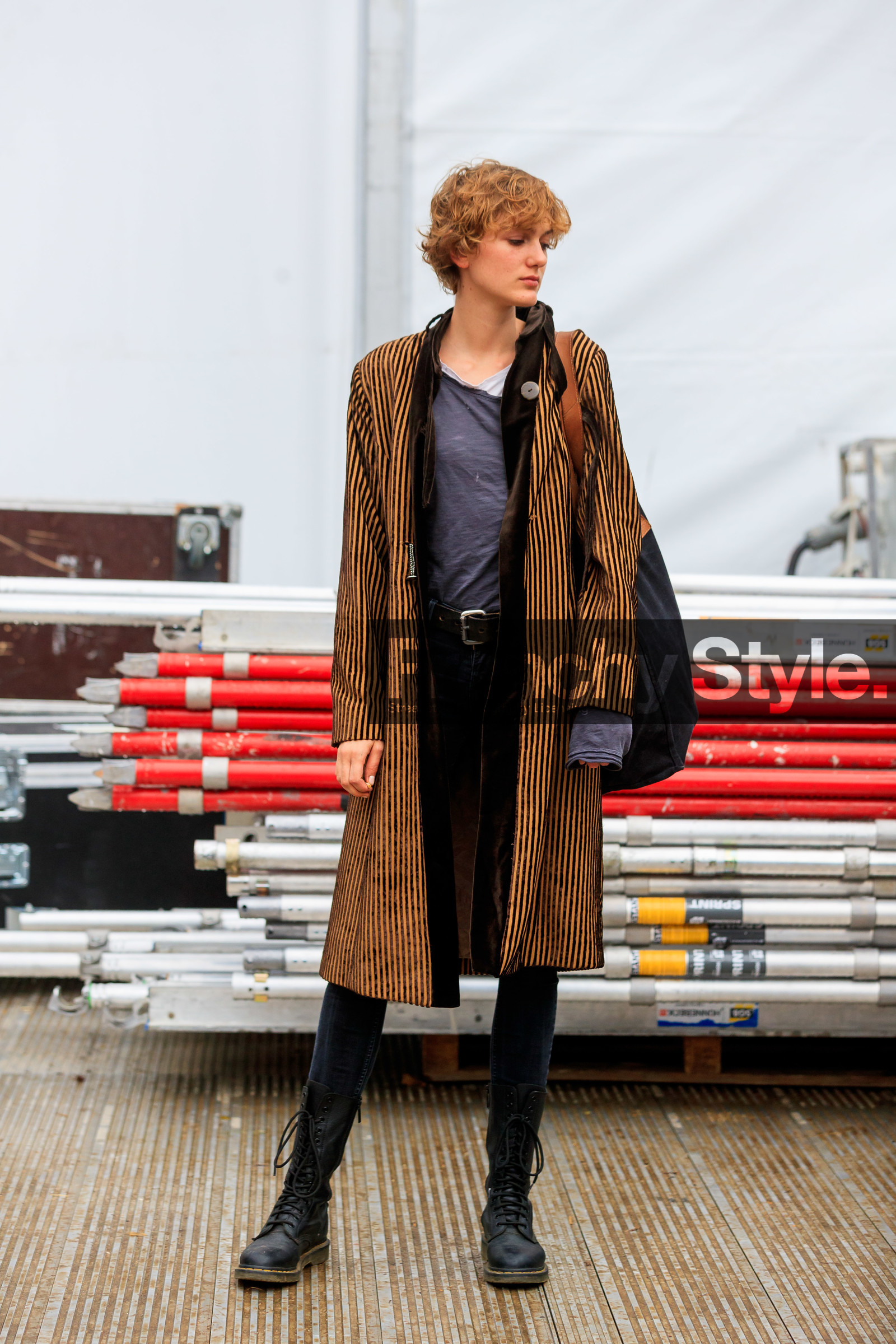 model, striped coat, striped jacket, velvet jacket, velvet coat, yellow jacket, yellow coat, brown jacket, brown coat, long coat, pyjama jacket, pyjama look, black jeans, black leather boots, doc marteens shoes, laced boots, tight jeans, used t-shirt, grey t-shirt, grunge look, fashion week, frenchystyle, FW, jonathan paciullo, street style, SPRING SUMMER 2020, SS 20, PFW, PARIS, vertical, full length