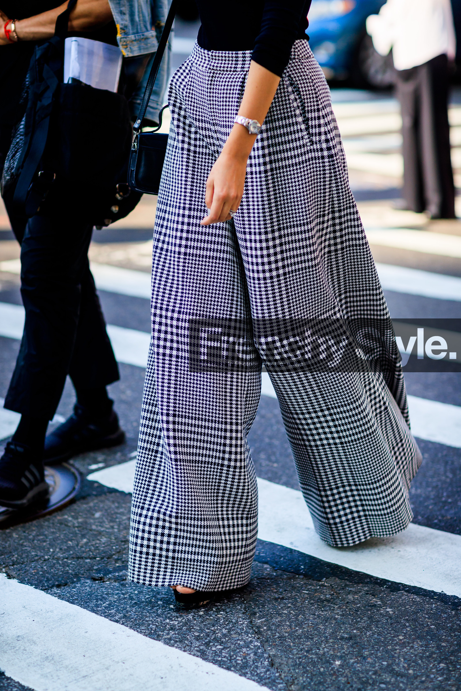atmosphere details, black bag, checked pants, detail, fashion week, frenchystyle, FW, graphic pants, houndstooth pants, jonathan paciullo, NEW YORK, NYFW, plaid, printed pants, SPRING SUMMER 2018, SS 18, street style, trousers, vertical