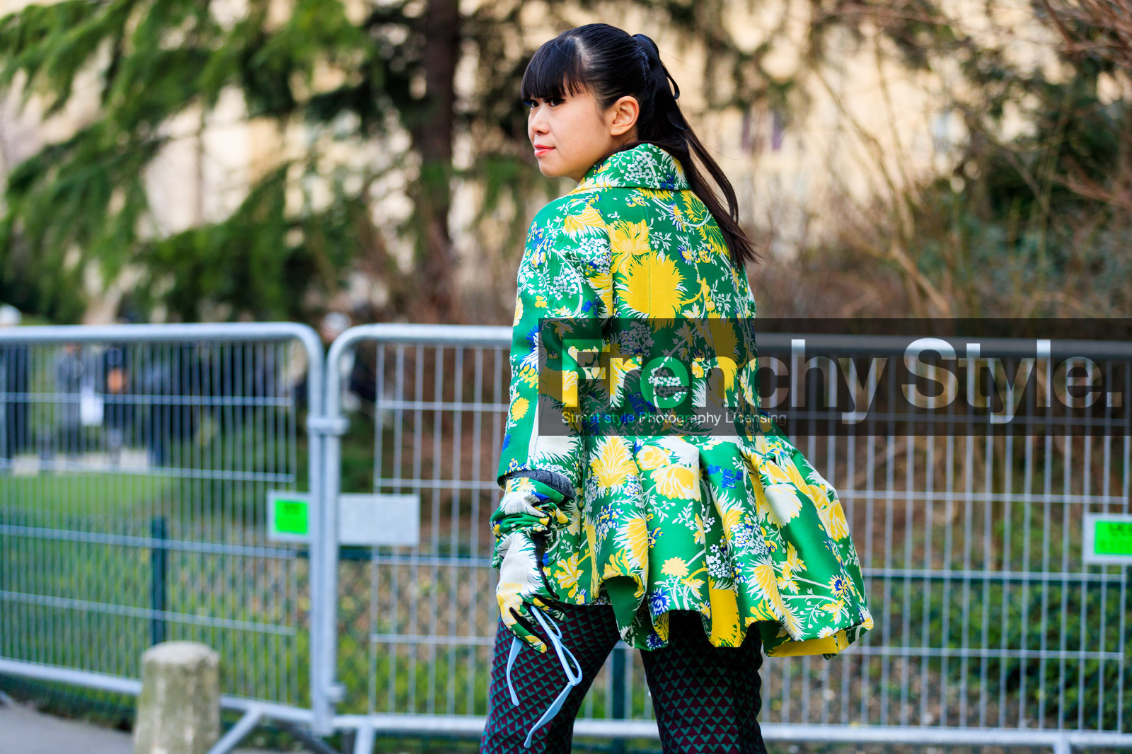 floral, graphic jacket, graphic pants, green gloves, green jacket, multicolor jacket, printed jacket, printed pants, trousers, street style, jonathan paciullo, FW, frenchystyle, fashion week, PFW, PARIS, AUTUMN WINTER 2018-2019, FALL WINTER 2018-2019, FW 18-19, horizontal, atmosphere details, leaf greener