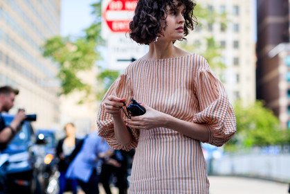 atmosphere details, chloe hill, detail, fashion week, frenchystyle, FW, geometric, graphic dress, graphic shirt, horizontal, jonathan paciullo, NEW YORK, NYFW, pink dress, printed dress, printed shirt, SPRING SUMMER 2018, SS 18, street style, striped dress, striped shirt, stripes