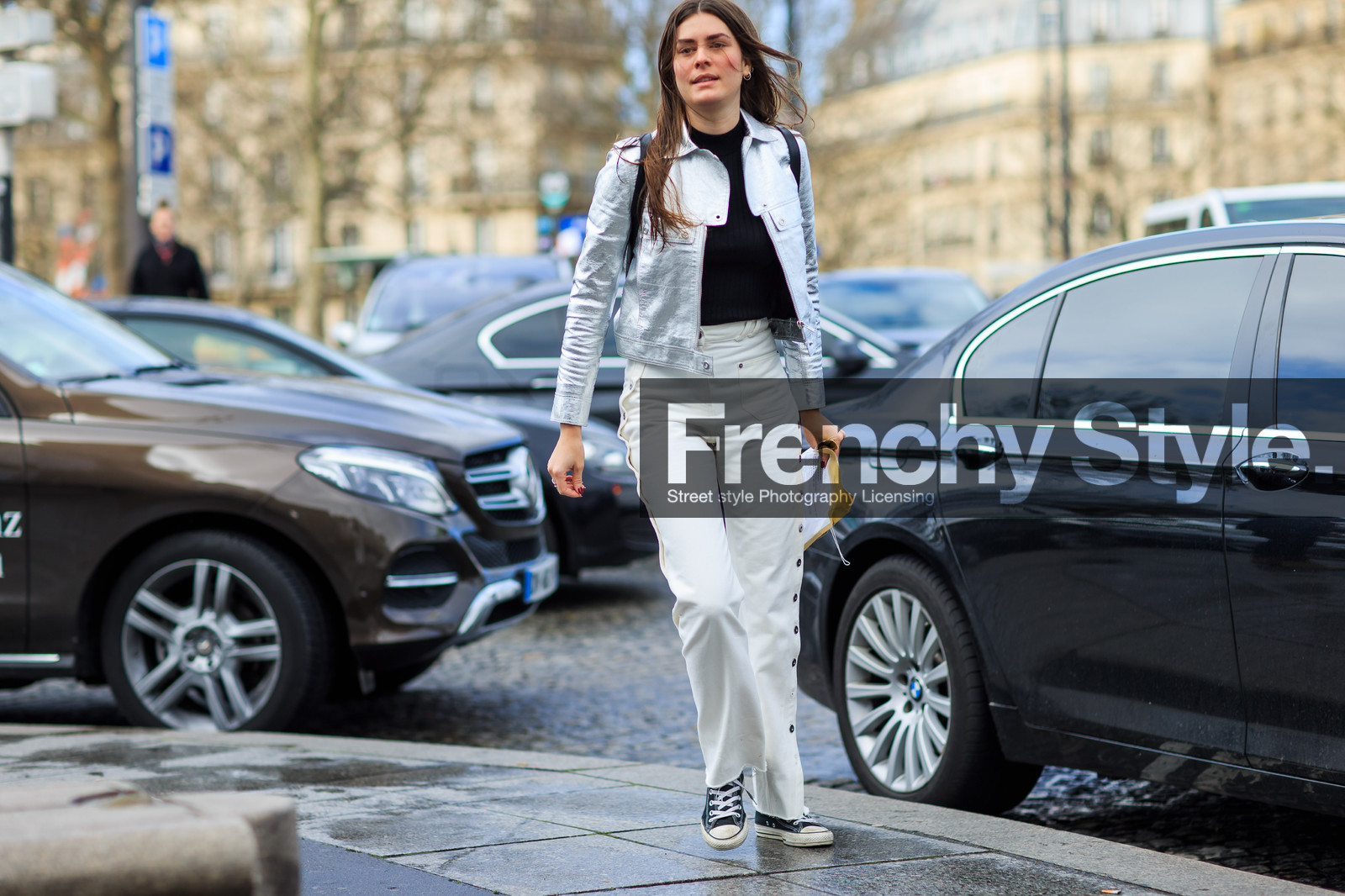 atmosphere details, AUTUMN WINTER 2016-2017, AW 16-17, black sneakers, black sweater, converse, denim pants, FALL WINTER 2016-2017, fashion week, frenchystyle, full length, FW, FW 16-17, high waist, horizontal, jeans, jonathan paciullo, leather jacket, metallic jacket, PARIS, PFW, silver jacket, street style, trousers, white denim