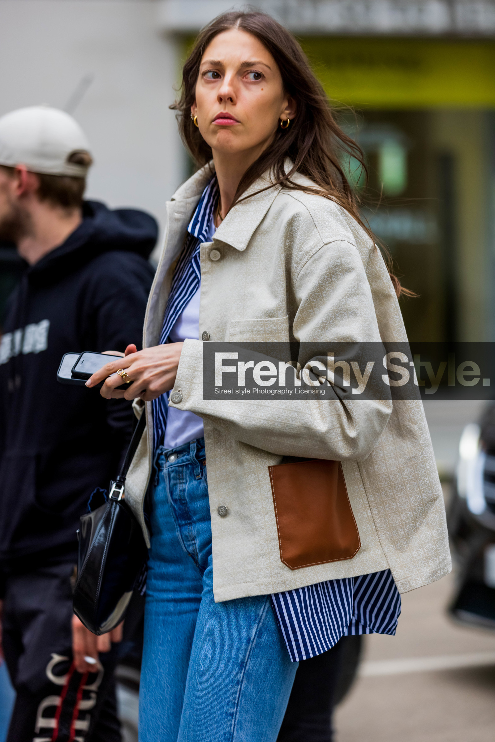 loewe, jacket, beige, denim, jeans, shirt, blue navy, stripes, white, fashion week, frenchystyle, FW, jonathan paciullo, street style, SPRING SUMMER 2022, SS 22, LFW, LONDON, vertical, atmosphere details, detail