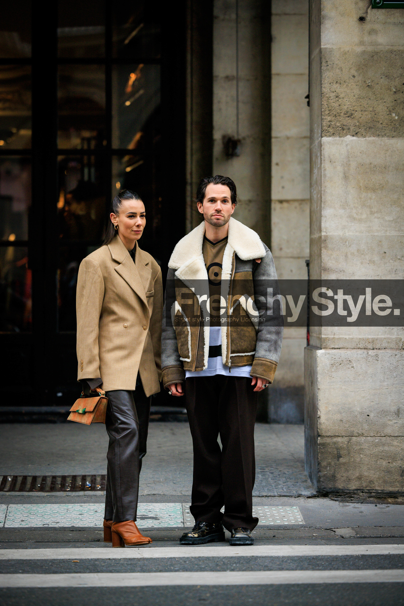 beige blazer, oversized blazer, black pants, leather trousers, tabi boots, margiela boots, camel boots, mini bag, camek bag, leather jacket, puffed jacket, printed shirt, brown trousers, black shoes, alice & j.s, alice barbier, JS roques, fashion week, frenchystyle, FW, jonathan paciullo, street style, AUTUMN WINTER 2022-2023, FALL WINTER 2022_2023, FW 22-23, PFW, PARIS, vertical, full length
