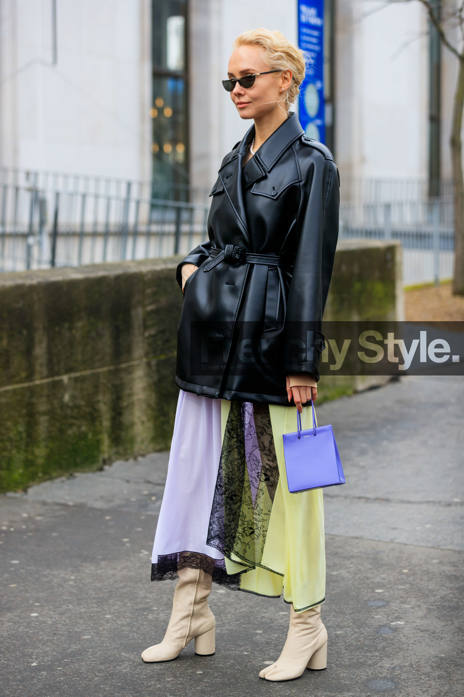 olga karput, black leather belt, black leather jacket, black sunglasses, black skirt, belted jacket, round shape sunglasses, futurist shape sunglasses, small sunglasses, striped skirt, lilac skirt, light yellow skirt, lilac leather bag, medea bag, mini bag, hand bag, lace skirt, long skirt, light beige leather boots, high heels boots, margiela boots, camel toe margiela boots, fashion week, frenchystyle, FW, jonathan paciullo, street style, PFW, PARIS, AUTUMN WINTER 2020-2021, FALL WINTER 2020-2021, FW 20-21, vertical, full length
