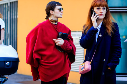 atmosphere details, AUTUMN WINTER 2017-2018, AW 17-18, black bag, choker, detail, drawings, earrings, FALL WINTER 2017-2018, fashion week, frenchystyle, FW, FW 17-18, graphic bag, horizontal, jonathan paciullo, leather bag, MFW, MILAN, miu miu, navy coat, necklace, oversize, pink bag, printed bag, red sweater, sara moschini, street style, white shirt