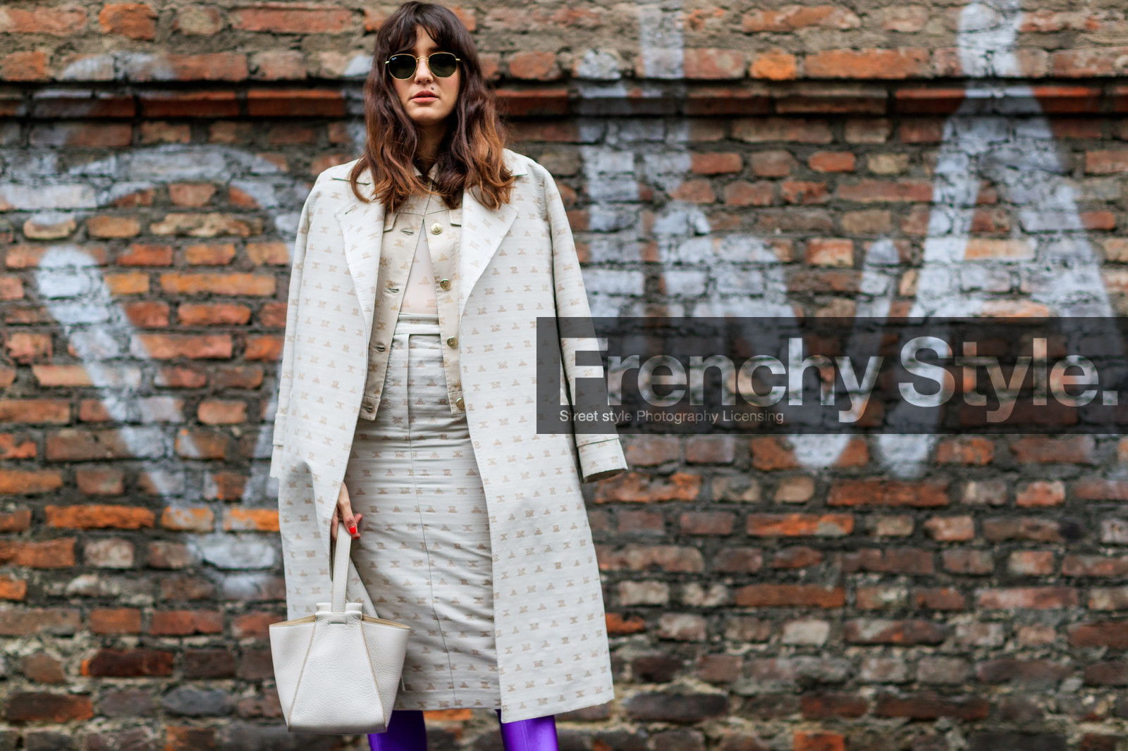 balenciaga, graphic jacket, graphic skirt, high boots, high heels, leather bag, leather shoes, over the shoulder, printed bag, printed coat, printed jacket, printed skirt, purple shoes, sunglasses, white bag, white coat, white jacket, white shirt, white skirt, fashion week, frenchystyle, FW, jonathan paciullo, street style, MFW, MILAN, AUTUMN WINTER 2018-2019, FALL WINTER 2018-2019, FW 18-19, horizontal, atmosphere details, eleonora carisi