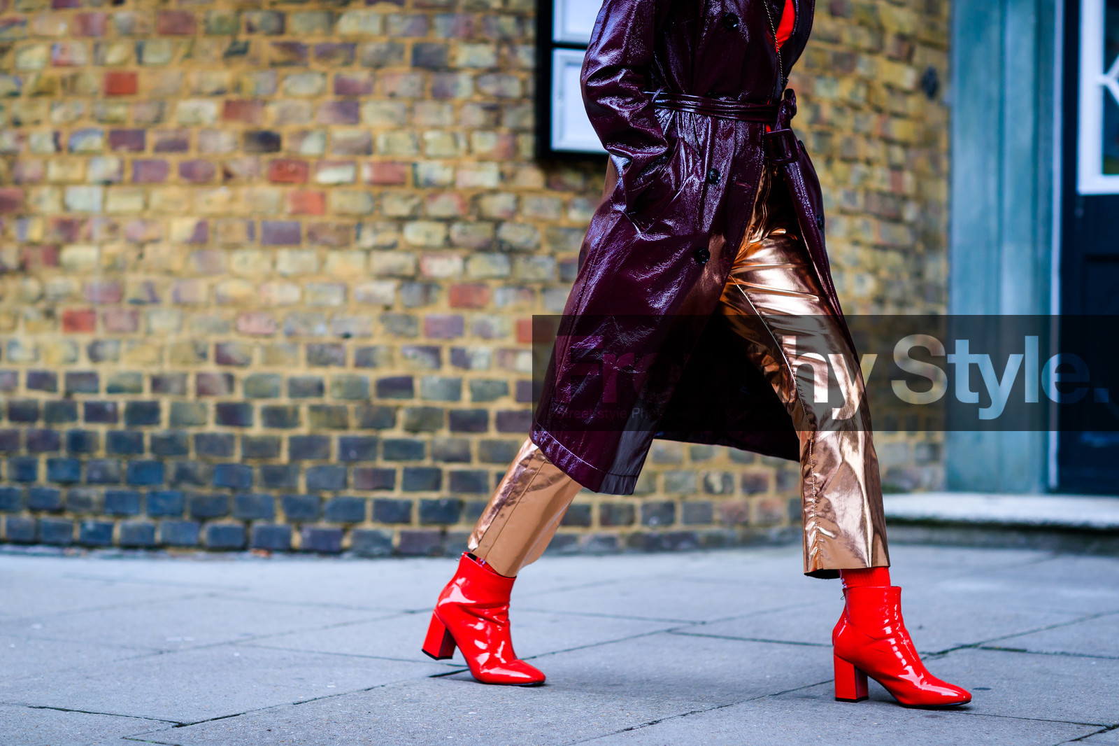atmosphere details, detail, fashion week, frenchystyle, FW, golden pants, high heels, horizontal, jonathan paciullo, leather coat, leather shoes, LFW, LONDON, purple coat, red boots, shiny pants, SPRING SUMMER 2018, SS 18, street style, trousers, varnished leather shoes