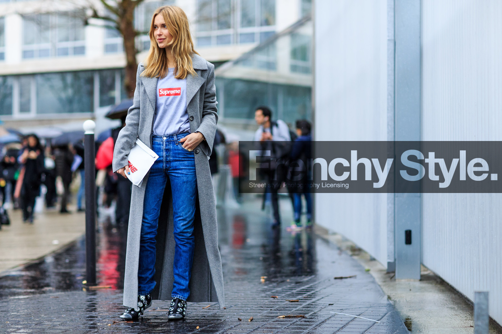 atmosphere details, AUTUMN WINTER 2016-2017, AW 16-17, black boots, blue denim, denim pants, FALL WINTER 2016-2017, fashion week, frenchystyle, full length, FW, FW 16-17, grey coat, grey t shirt, horizontal, jeans, jonathan paciullo, leather bag, leather boots, loewe, long coat, long hair, overcoat, PARIS, pernille teisbaek, PFW, printed bag, printed t shirt, street style, studs, supreme, trousers, white bag