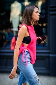 atmosphere details, black bra, blue denim, denim pants, detail, fashion week, frenchystyle, FW, jeans, jonathan paciullo, NEW YORK, NYFW, pink top, ripped pants, SPRING SUMMER 2018, SS 18, street style, trousers, vertical