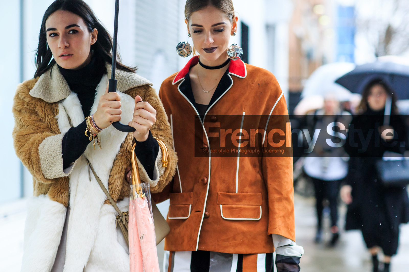 atmosphere details, AUTUMN WINTER 2016-2017, AW 16-17, beige bag, beige fur, black lips, black turtleneck, brown jacket, camel jacket, chiara ferragni, chocker, céline, detail, earrings, fashion week, frenchystyle, fur coat, FW, FW 16-17, graphic jacket, group of people, horizontal, jonathan paciullo, leather bag, NEW YORK, NYFW, prada, street style, striped dress, suede jacket, umbrella, white fur, woman