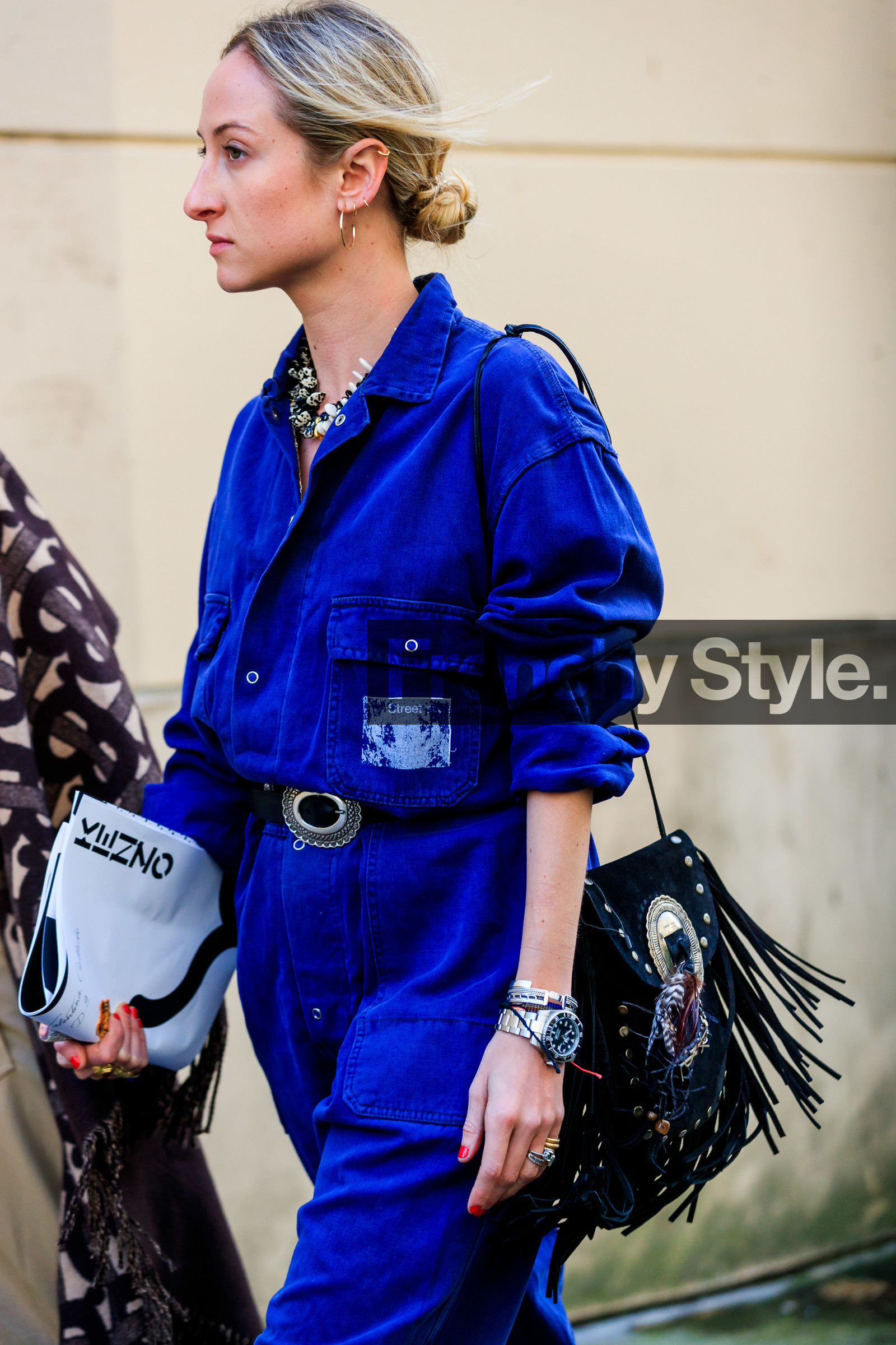 blue jumpsuit, worker jumpsuit, long sleeves jumpsuit, belted jumpsuit, black leather belt, black suede bag, fringe bag, shoulder bag, silvered buckle belt, silvered watch, silvered bracelet, rolex watch, saint laurent bag, feather details bag, fashion week, frenchystyle, FW, jonathan paciullo, street style, PFW, PARIS, AUTUMN WINTER 2020-2021, FALL WINTER 2020-2021, FW 20-21, vertical, atmosphere details, detail