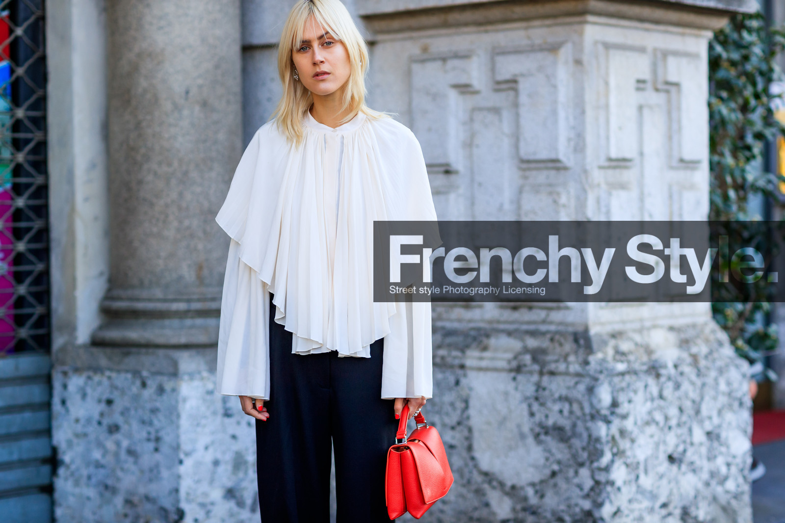 atmosphere details, AUTUMN WINTER 2017-2018, AW 17-18, black pants, detail, FALL WINTER 2017-2018, fashion week, frenchystyle, FW, FW 17-18, horizontal, jil sander, jonathan paciullo, leather bag, MFW, MILAN, red bag, street style, trousers, white shirt, wide pants