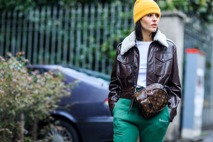 atmosphere details, AUTUMN WINTER 2016-2017, AW 16-17, backpack, brown bag, brown jacket, detail, FALL WINTER 2016-2017, fashion week, frenchystyle, fur collar, FW, FW 16-17, gilda ambrosio, green pants, horizontal, jonathan paciullo, leather bag, leather jacket, LFW, LONDON, louis vuitton, MENSWEAR, monogram, shearling, street style, sweatpants, vêtements, yellow beanie
