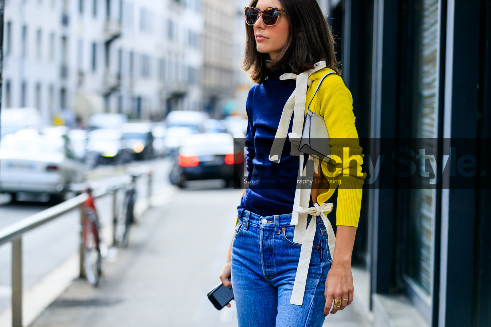 atmosphere details, beige bag, blue denim, bow, denim pants, detail, diletta bonaiuti, fashion week, frenchystyle, FW, horizontal, jeans, jonathan paciullo, leather bag, MFW, MILAN, navy sweater, SPRING SUMMER 2017, SS 17, street style, sunglasses, trousers, yellow sweater