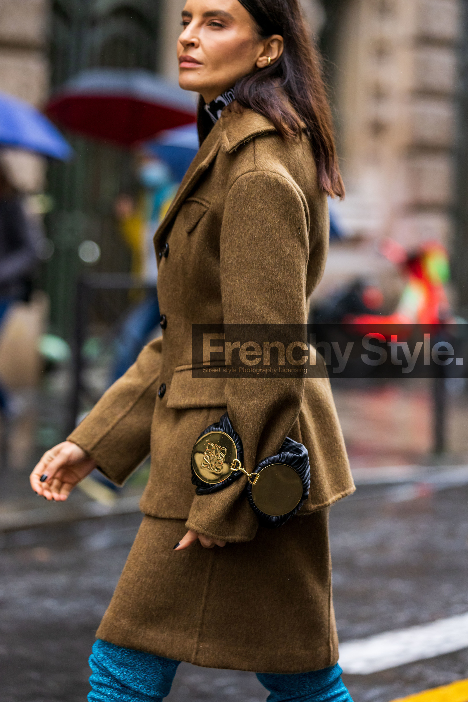 bag, black bag, bracelet bag, coat, khaki coat, loewe bag, statement bag, wool coat, fashion week, frenchystyle, FW, jonathan paciullo, street style, PFW, PARIS, SPRING SUMMER 2022, SS 22, vertical, atmosphere details