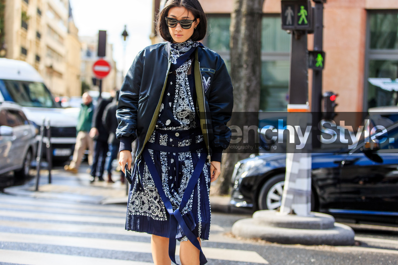 atmosphere details, AUTUMN WINTER 2016-2017, AW 16-17, blue bandana, blue dress, blue jacket, bomber jacket, detail, FALL WINTER 2016-2017, fashion week, frenchystyle, FW, FW 16-17, horizontal, jonathan paciullo, justine lee, louis vuitton, paisley, PARIS, PFW, pleated dress, pleats, printed dress, silk dress, street style, studs, sunglasses