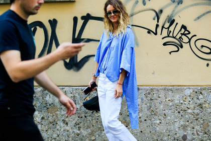 blue shirt, denim pants, ekatrina mukina, jeans, sunglasses, trousers, white denim, street style, jonathan paciullo, FW, frenchystyle, fashion week, MFW, MILAN, SPRING SUMMER 2019, SS 19, atmosphere details, horizontal, detail