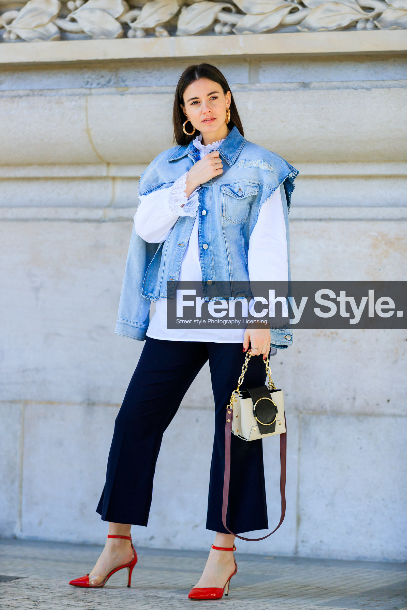 AUTUMN WINTER 2017-2018, AW 17-18, beige bag, black and white bag, black pants, blue denim, denim jacket, FALL WINTER 2017-2018, fashion week, frenchystyle, full length, FW, FW 17-18, high heels, jonathan paciullo, leather bag, leather shoes, PARIS, PFW, red shoes, sleeveless, street style, trousers, vertical, white shirt, zina charkoplia