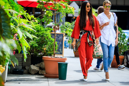 atmosphere details, black bag, blue denim, denim pants, detail, fashion week, frenchystyle, FW, high heels, horizontal, jeans, jonathan paciullo, leather bag, leather shoes, multicolor shirt, nausheen shah, NEW YORK, NYFW, printed shirt, red jumpsuit, SPRING SUMMER 2018, SS 18, street style, sunglasses, tied up shirt, trousers, white shirt, white shoes