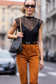bag, belt, black belt, brown bag, camel pants, hermes belt, leather bag, Mary Leest, plateform, print, printed bag, square sunglasses, suede pants, sunglasses, top, transparent, fashion week, frenchystyle, FW, jonathan paciullo, street style, SPRING SUMMER 2022, SS 22, MFW, MILAN, vertical, atmosphere details