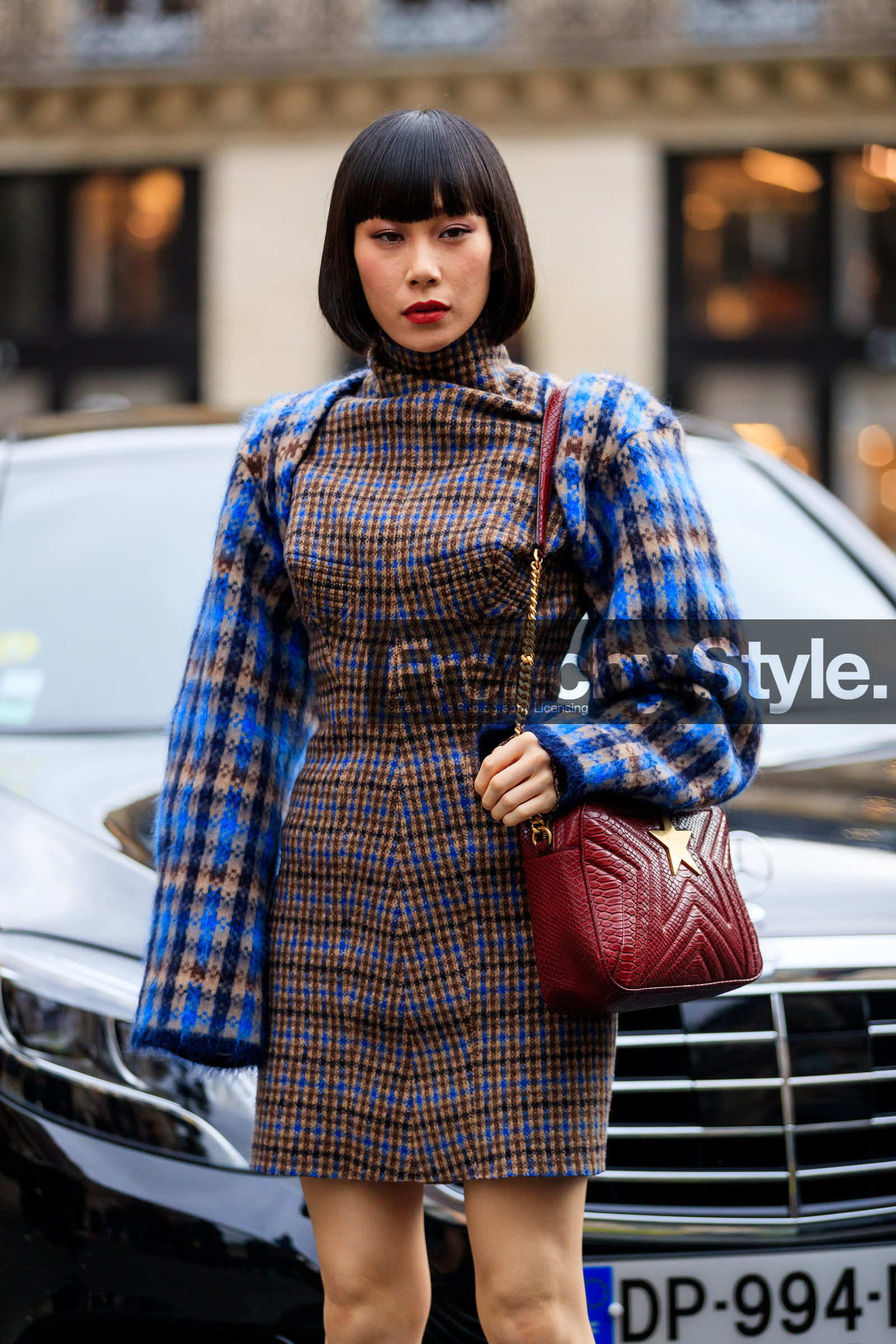 atmosphere details, blue jacket, brown dress, checked dress, checked jacket, detail, fashion week, frenchystyle, FW, graphic bag, graphic dress, graphic jacket, jonathan paciullo, leather bag, mademoiselle yulia, PARIS, PFW, plaid, printed bag, printed dress, printed jacket, red bag, SPRING SUMMER 2018, SS 18, street style, vertical
