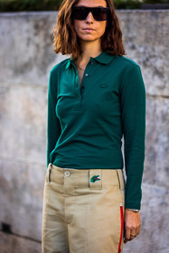beige pants, Erika Boldrin, green polo, lacoste look, oversize pants, pants, polo, sunglasses, lacoste, fashion week, frenchystyle, FW, jonathan paciullo, street style, PFW, PARIS, SPRING SUMMER 2022, SS 22, vertical, atmosphere details
