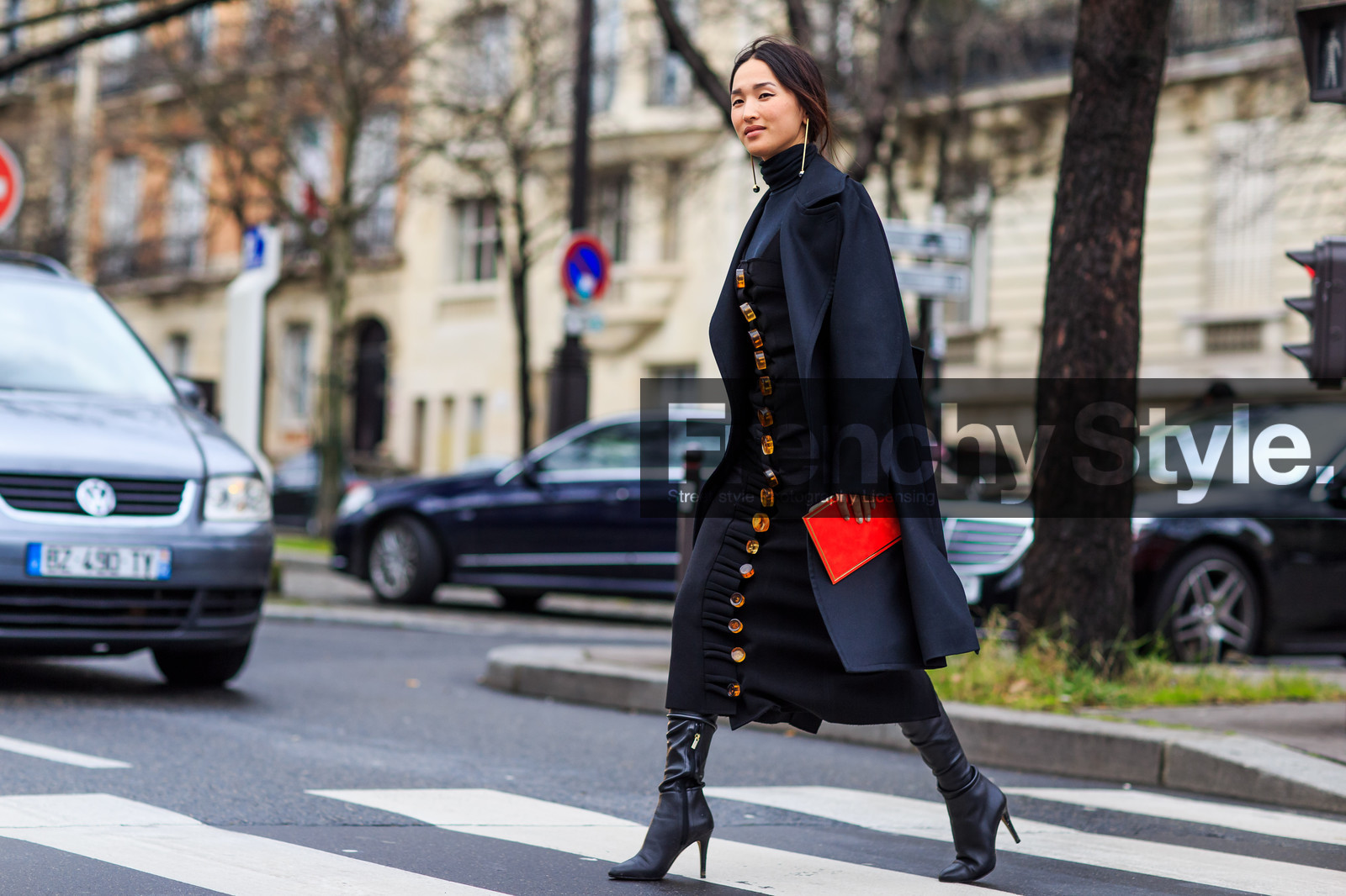 atmosphere details, AUTUMN WINTER 2016-2017, AW 16-17, black boots, black coat, black dress, earrings, FALL WINTER 2016-2017, fashion week, frenchystyle, full length, FW, FW 16-17, high boots, high heels, horizontal, jonathan paciullo, leather boots, nicole warne, overcoat, PARIS, PFW, street style