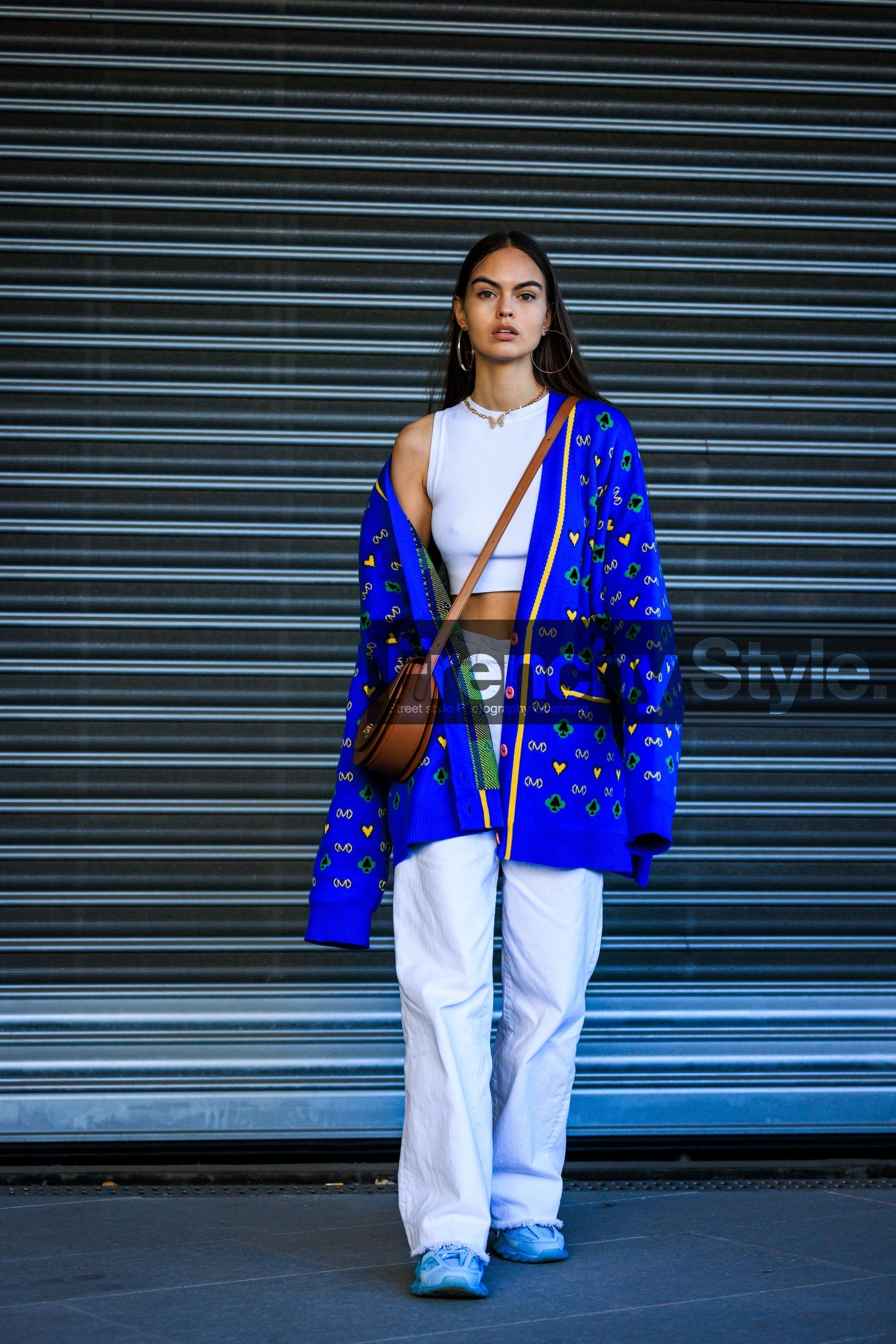 blue cardigan, long cardigan, knitted cardigan, tank top, white top, big loop earrings, blue, butterfly necklace, white trousers, white pants, printed cardigan, crossbody bag, brown crossbody, leather bag, fashion week, frenchystyle, FW, jonathan paciullo, street style, vertical, full length