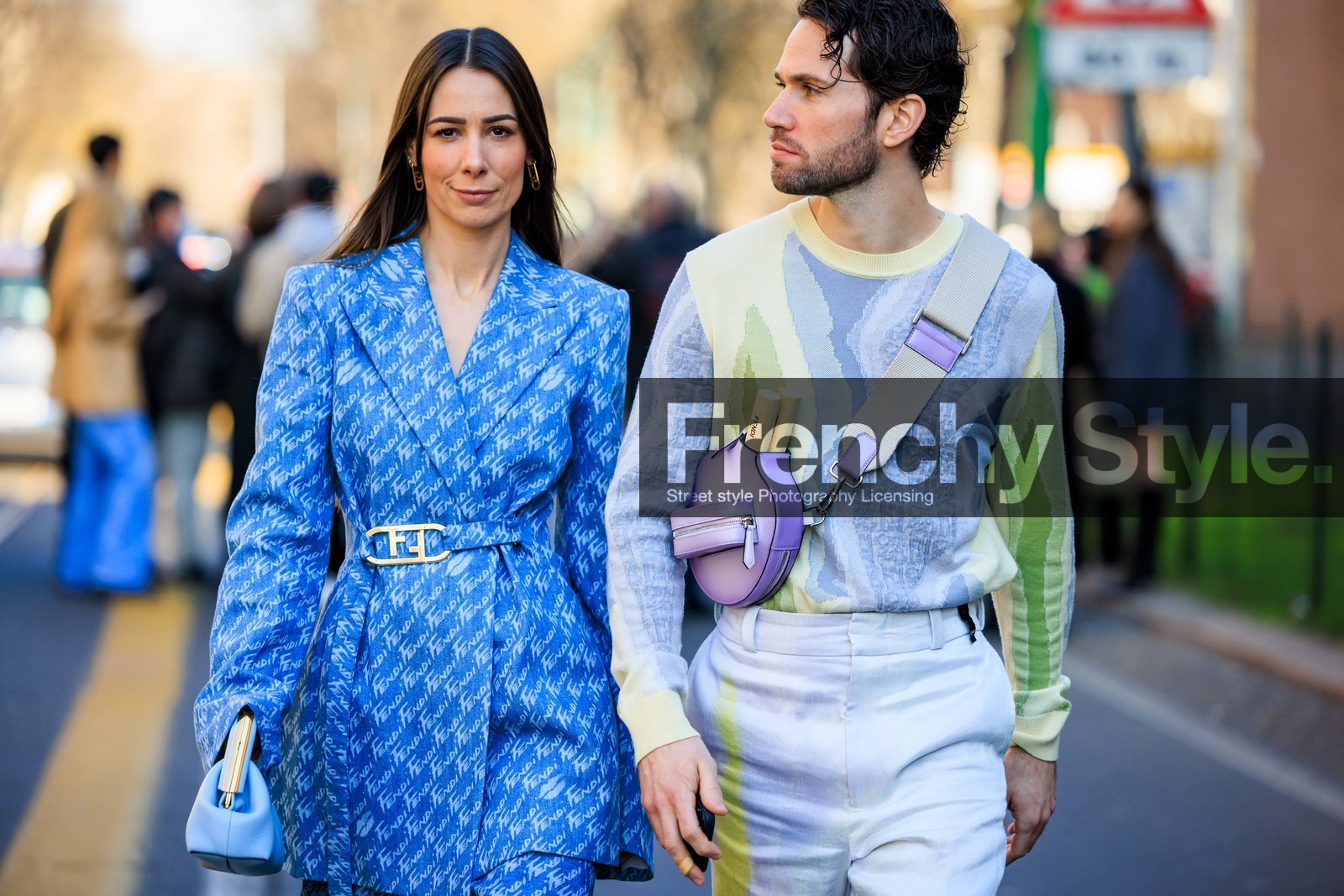 fendi, crossbody bag, purple crossbody bag, blue suit, printed suit, blue fendi suit, blue blazer, printed blazer, fendi belt, knitted multicolor jumper, multicolor pants, fendi pouch, blue pouch, close up, JS roques, alice barbier, alice & j.s, fashion week, frenchystyle, FW, jonathan paciullo, street style, MFW, MILAN, FALL WINTER 2022_2023, AUTUMN WINTER 2022-2023, FW 22-23, horizontal, atmosphere details