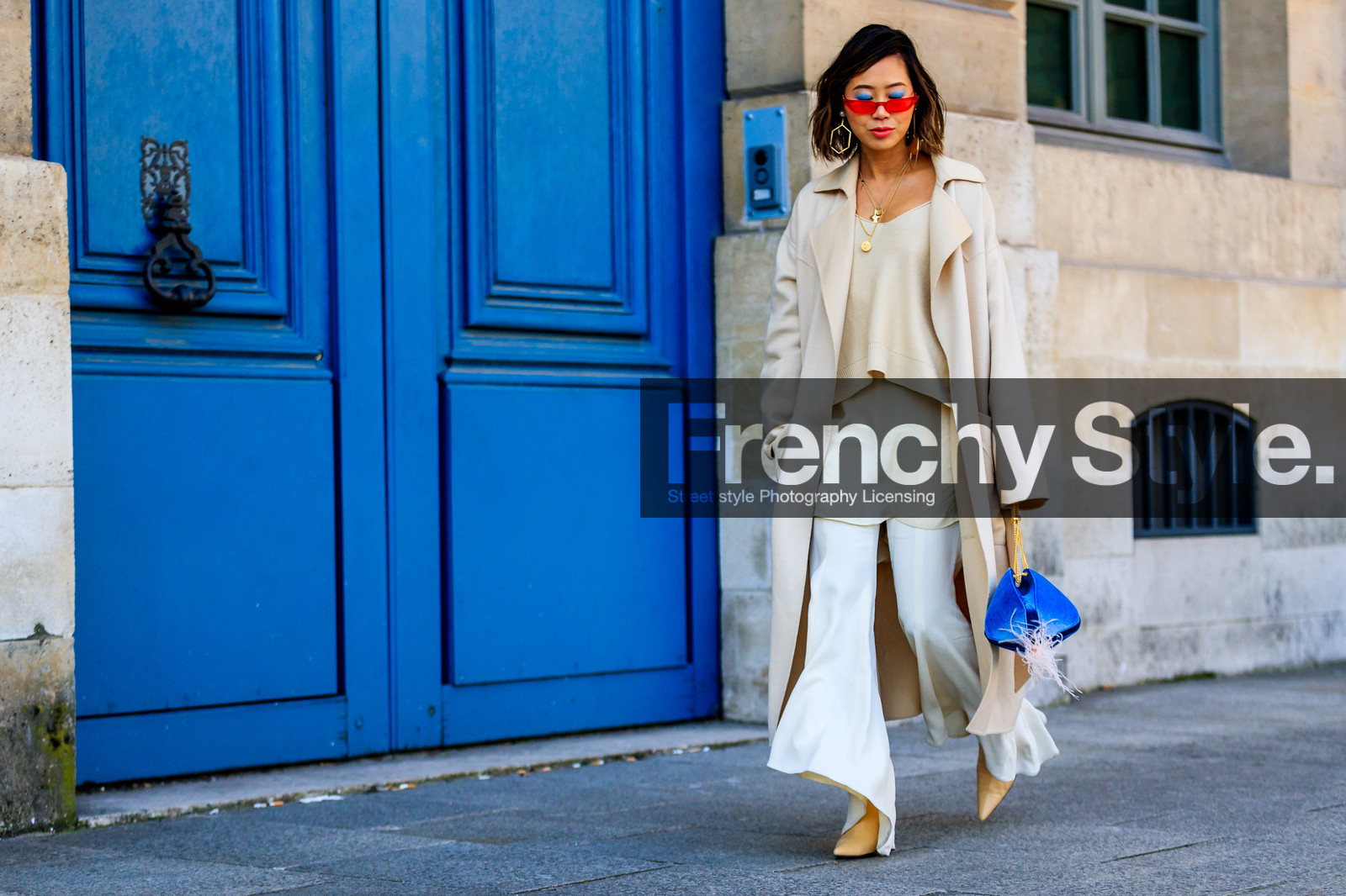 beige boots, beige coat, beige top, blue bag, high heels, leather bag, leather shoes, sunglasses, trousers, white pant, street style, jonathan paciullo, FW, frenchystyle, fashion week, PFW, PARIS, AUTUMN WINTER 2018-2019, FALL WINTER 2018-2019, FW 18-19, horizontal, atmosphere details, full length, aimee song