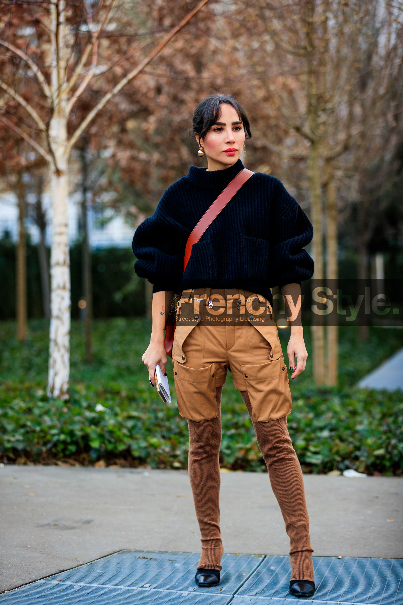 black shoes, black sweater, brown pants, chloé, earrings, leather bag, leather shoes, red bag, trousers, PARIS, PFW, street style, jonathan paciullo, FW, frenchystyle, fashion week, AUTUMN WINTER 2019-2020, AW 19-20, FALL WINTER 2019-2020, FW 19-20, vertical, full length
