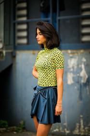 coperni top, yellow top, logo top, assymetric skirt, mini skirt, petrol blue skirt, coperni, street style, jonathan paciullo, FW, frenchystyle, fashion week, AUTUMN WINTER 2022-2023, FALL WINTER 2022_2023, FW 22-23, PFW, PARIS, vertical, detail