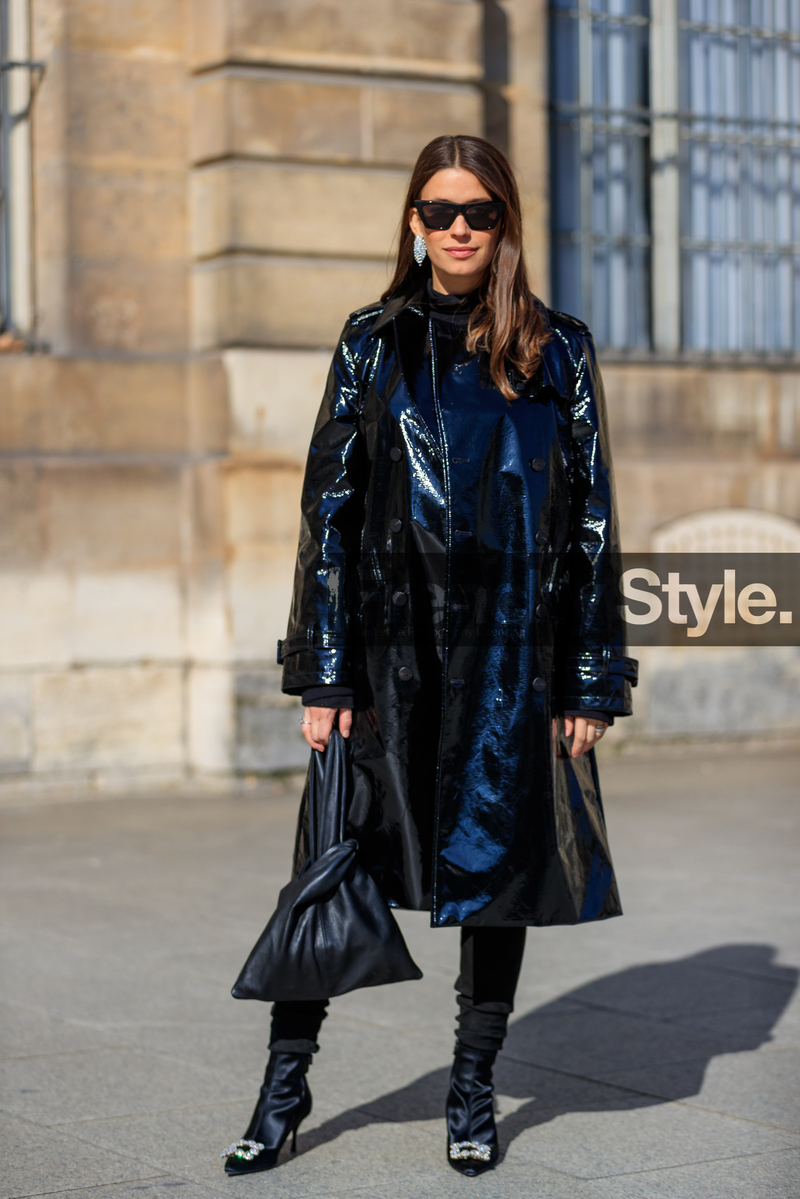black bag, black coat, black shoes, high heels, leather bag, leather coat, leather shoes, sunglasses, tone on tone, total look black, trousers, street style, jonathan paciullo, FW, frenchystyle, fashion week, PFW, PARIS, AUTUMN WINTER 2018-2019, FALL WINTER 2018-2019, FW 18-19, vertical, full length, amanda weiner