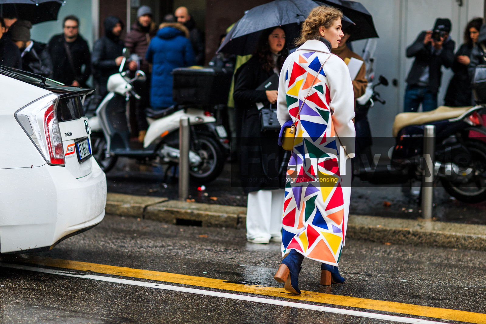 atmosphere details, AUTUMN WINTER 2016-2017, AW 16-17, braids, denim boots, denim shoes, FALL WINTER 2016-2017, fashion week, frenchystyle, full length, fur bag, FW, FW 16-17, geometric, graphic coat, high heels, horizontal, jonathan paciullo, leather bag, LFW, LONDON, MENSWEAR, patchwork, purple fur, street style, umbrella, white coat, yellow bag