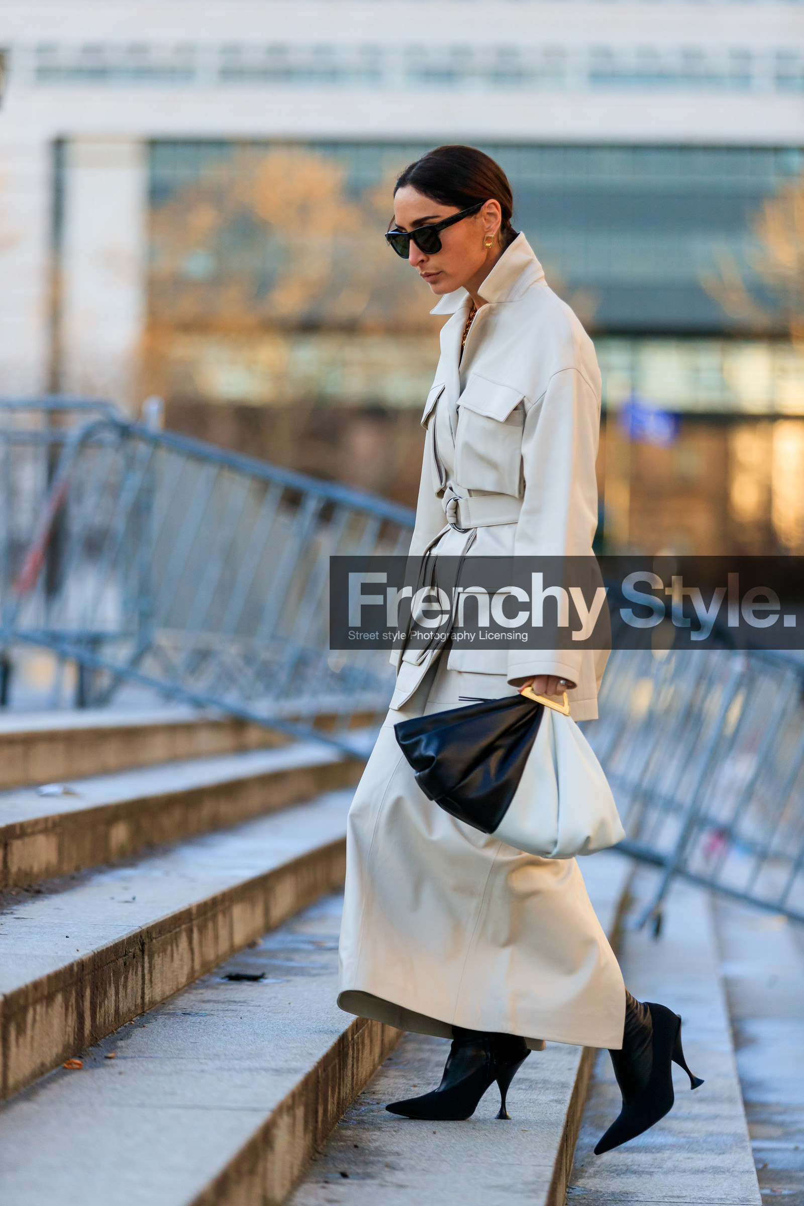 geraldine boublil, light beige jacket, light beige skirt, long skirt, belted jacket, safari jacket, black leather bag, black leather boots, white leather bag, black suede boots, sharp end boots, high boots, high heels boots, bicolor bag, hand bag, fashion week, frenchystyle, FW, jonathan paciullo, street style, PFW, PARIS, AUTUMN WINTER 2020-2021, FALL WINTER 2020-2021, FW 20-21, vertical, full length