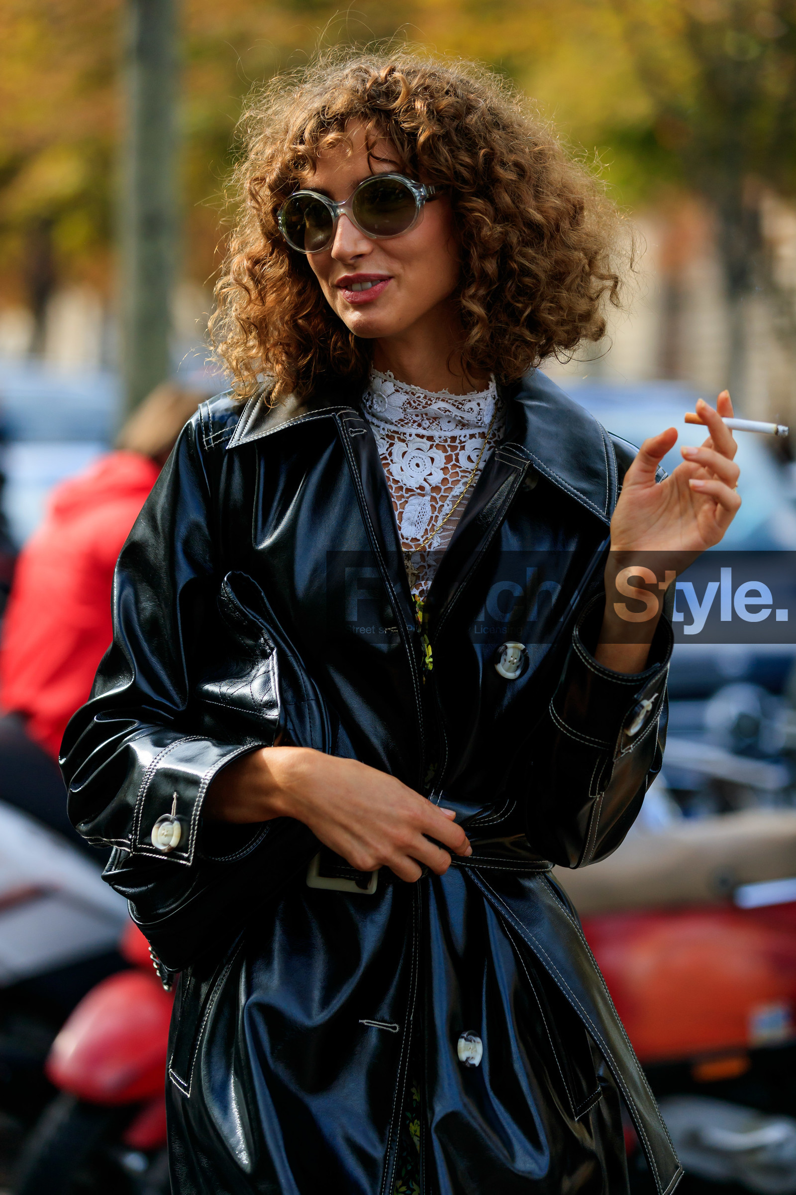 round shape sunglasses, sheer sunglasses, smoked sunglasses, white top, lace top, high collar top, high collar blouse, black vinyl jacket, black vinyl trenchcoat, PARIS, PFW, SPRING SUMMER 2020, SS 20, fashion week, frenchystyle, FW, jonathan paciullo, street style, vertical, atmosphere details, detail
