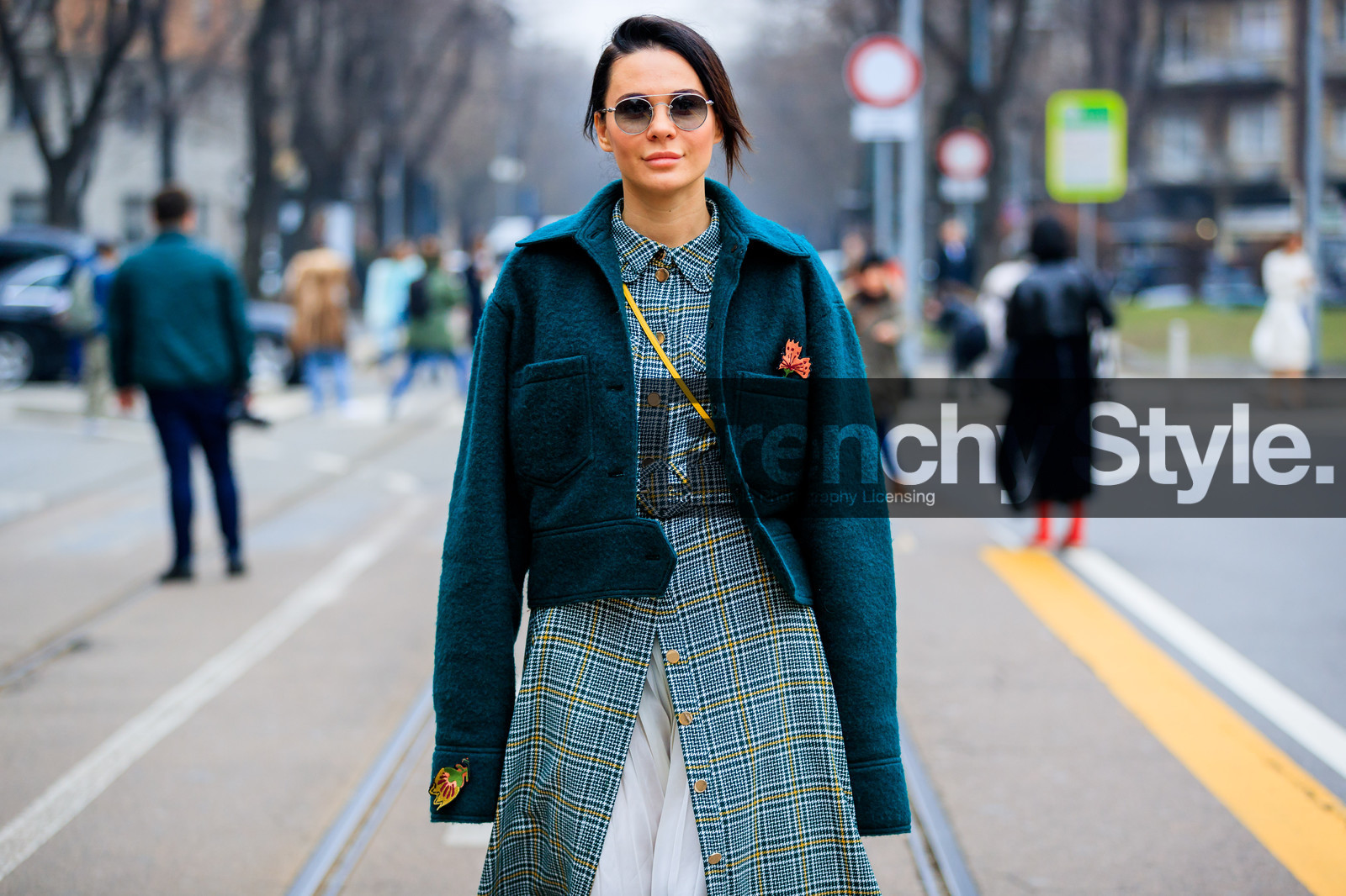 atmosphere details, AUTUMN WINTER 2017-2018, AW 17-18, checked dress, detail, FALL WINTER 2017-2018, fashion week, frenchystyle, FW, FW 17-18, graphic dress, green dress, green jacket, horizontal, jonathan paciullo, MFW, MILAN, plaid, printed dress, street style, sunglasses, tartan